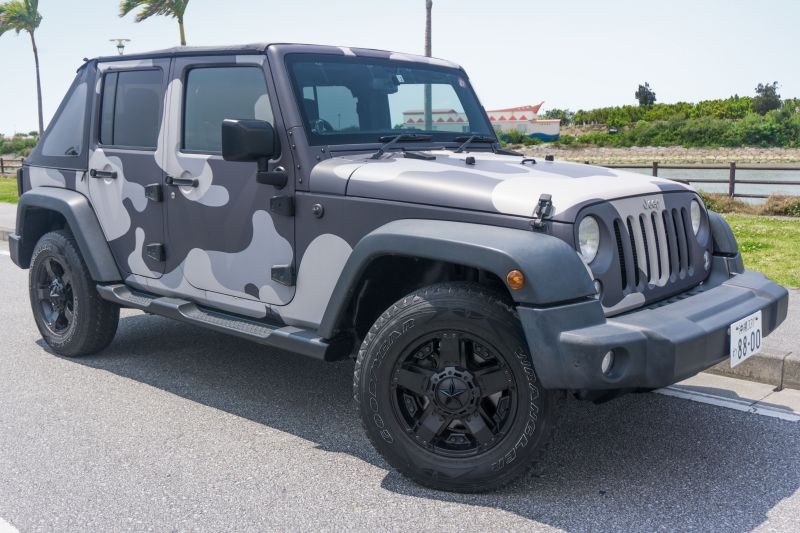 Jeep Wrangler Unlimited Sport 迷彩 沖縄で外車レンタカーならヒートスポーツ