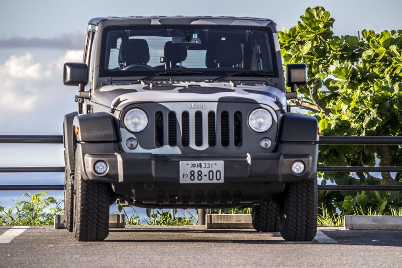 Jeep Wrangler Unlimited Sport 迷彩 沖縄で外車レンタカーならヒートスポーツ